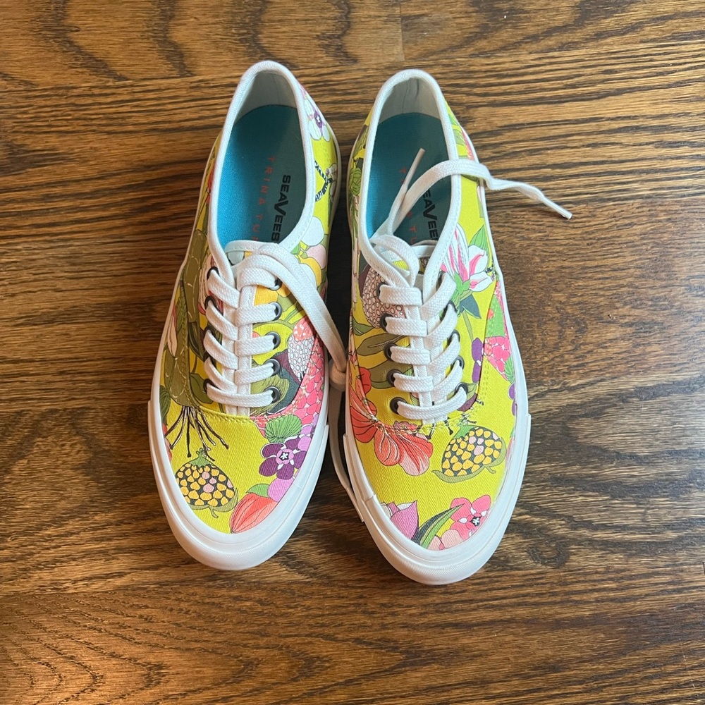 Size 7 NWOT Trina Turk Sneakers